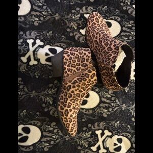 Soda Leopard Print Ankle Booties – Size 11 – Brand New